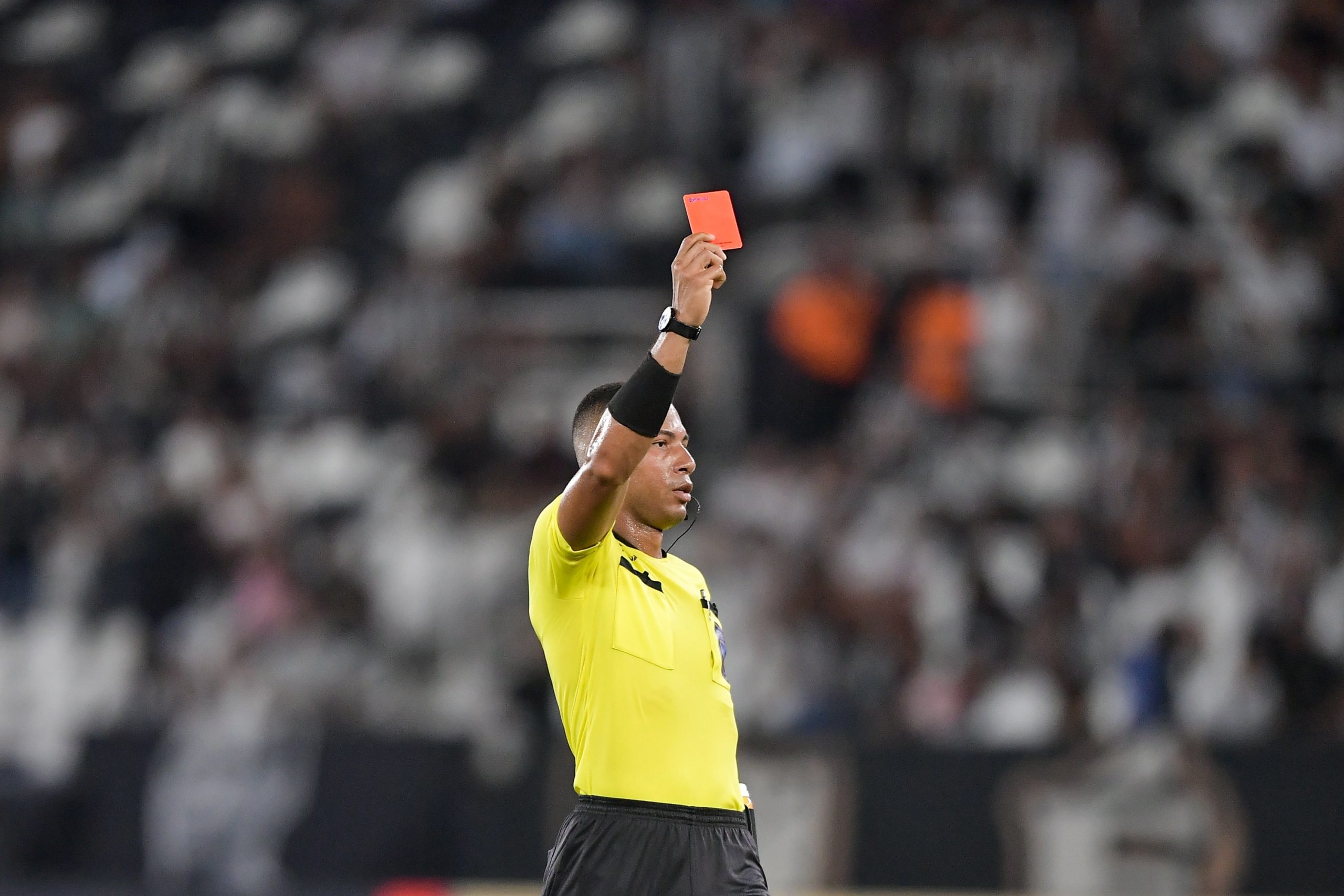 Football | Le carton rouge inouï venu tout droit d'Irlande ! - FFL