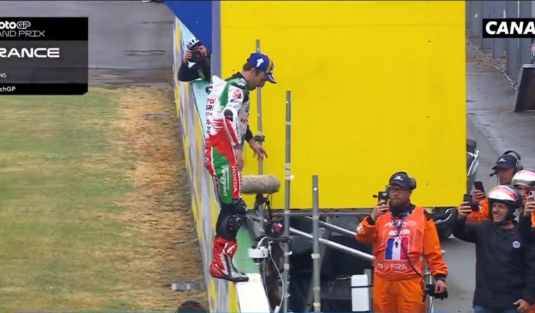 Moto GP | La célébration d’ores et déjà mythique de Johann Zarco Moto GP | La célébration d’ores et déjà mythique de Johann Zarco