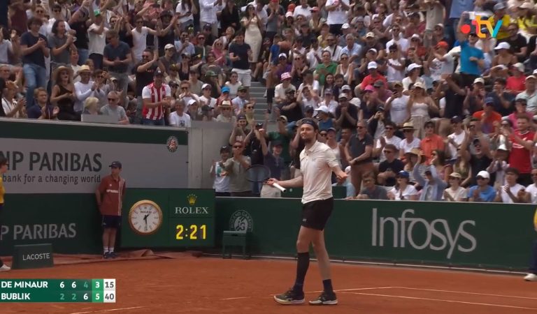 Roland-Garros | Le geste complètement fou d’Alexander Bublik Roland-Garros | Le geste complètement fou d’Alexander Bublik