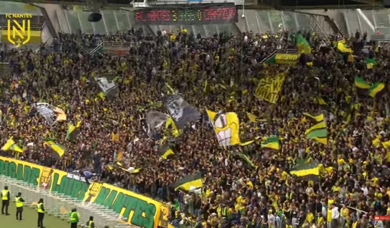 Football | Le chant déjà légendaire des supporters du FC Nantes lors de la défaite Football | Le chant déjà légendaire des supporters du FC Nantes lors de la défaite