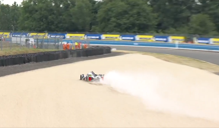 24h du Mans | La sortie de route invraisemblable de la Peugeot n°93 24h du Mans | La sortie de route invraisemblable de la Peugeot n°93