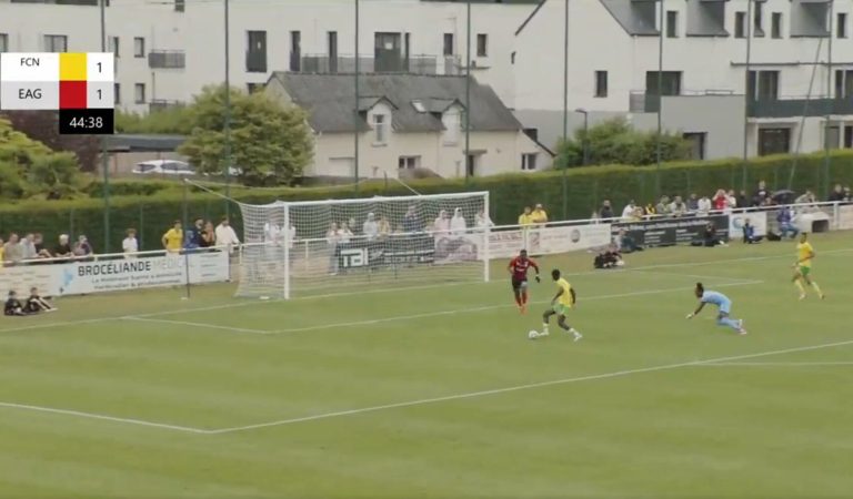 Football | 5 ratés en 1 action : la séquence stratosphérique du FC Nantes ! Football | 5 ratés en 1 action : la séquence stratosphérique du FC Nantes !
