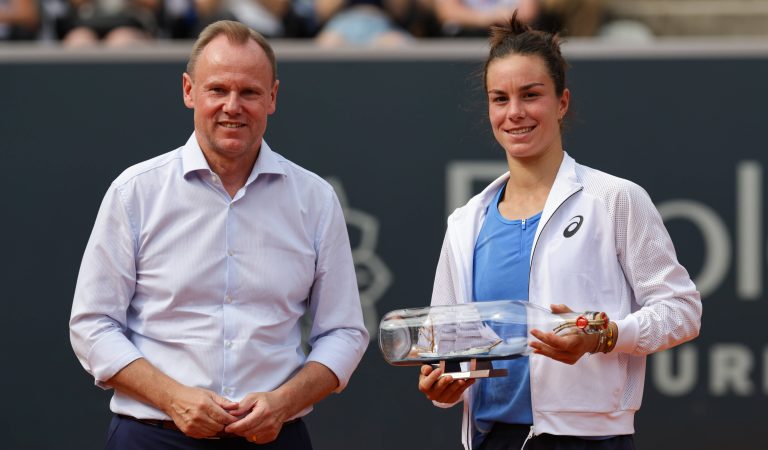 Tennis | Les cadeaux délirants reçus par Loïs Boisson au tournoi de Hambourg Tennis | Les cadeaux délirants reçus par Loïs Boisson au tournoi de Hambourg