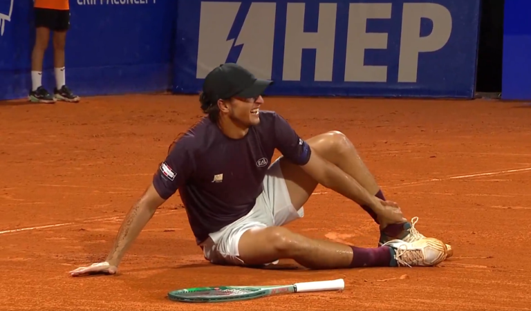 Tennis | La célébration giga poissarde de Luciano Darderi lors de son titre Tennis | La célébration giga poissarde de Luciano Darderi lors de son titre