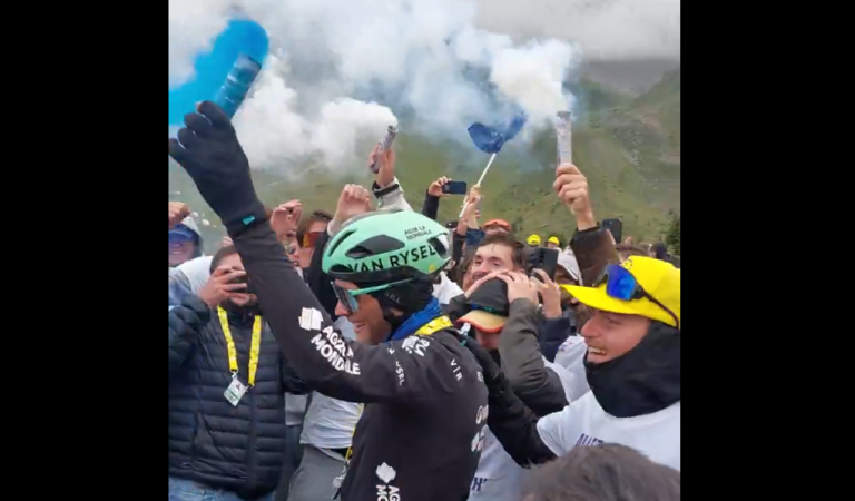 Tour de France | Les images irréelles du virage Bastien Tronchon sur le col de la Loze