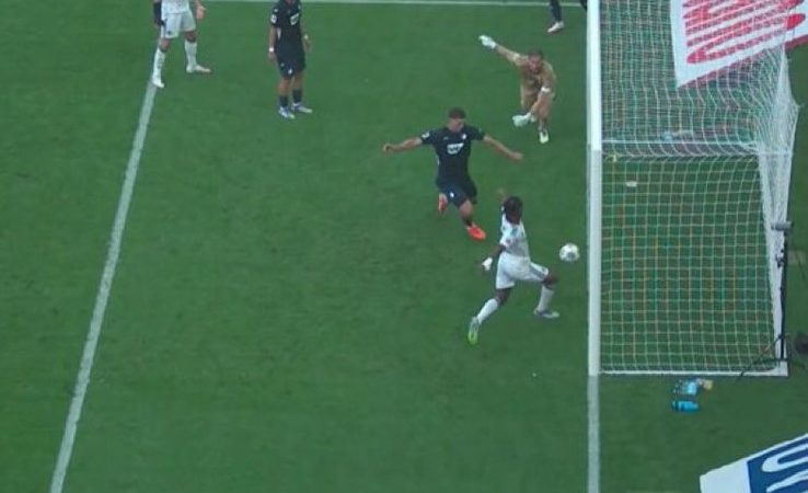 Football | Le loupé sorti de nulle part d’Elye Wahi en Bundesliga ! Football | Le loupé sorti de nulle part d’Elye Wahi en Bundesliga !