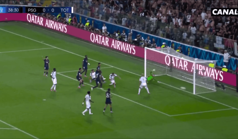 Football | Le premier but improbable encaissé par Lucas Chevalier avec le PSG