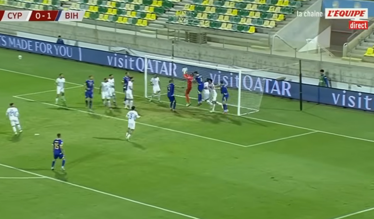 Football | La boulette stratosphérique du gardien de Chypre Football | La boulette stratosphérique du gardien de Chypre