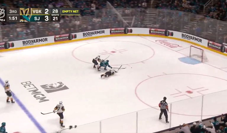 Hockey sur glace | La fin de match surréaliste venue tout droit de NHL ! Hockey sur glace | La fin de match surréaliste venue tout droit de NHL !