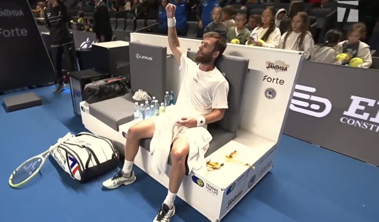 Tennis | Le show inadmissible de Corentin Moutet contre Bernard Tomic Tennis | Le show inadmissible de Corentin Moutet contre Bernard Tomic