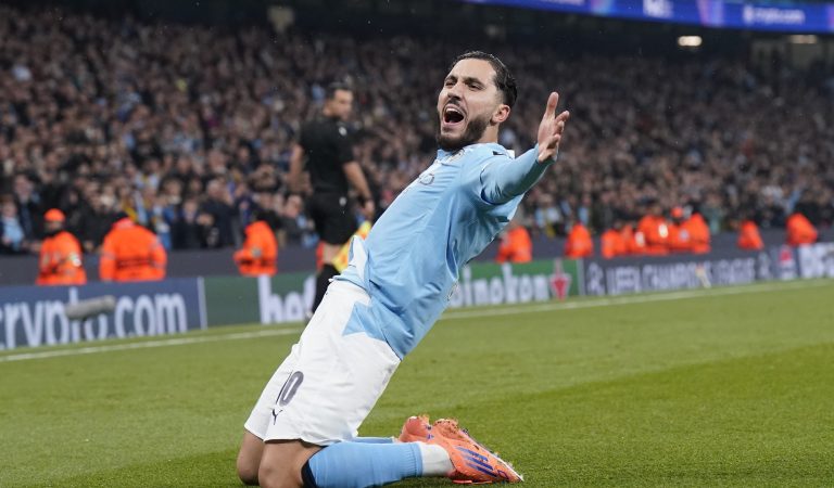 Gros coup dur pour Rayan Cherki avec Manchester City