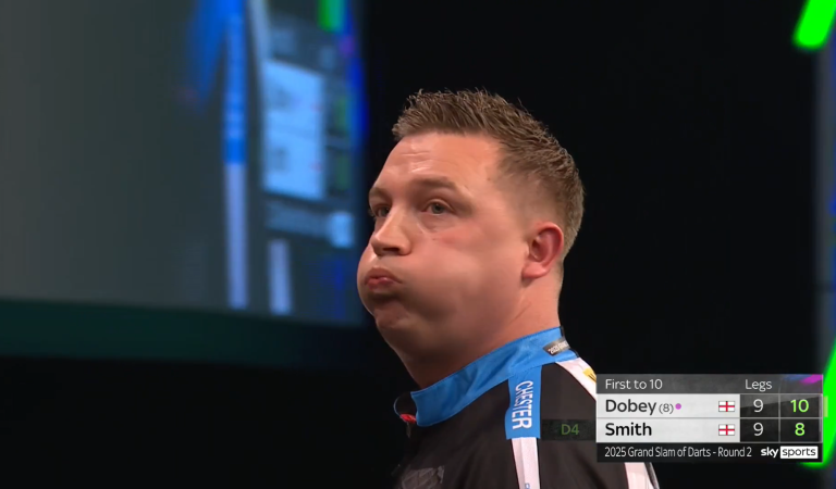 Le champion du jour : un joueur rate ONZE fléchettes de match !