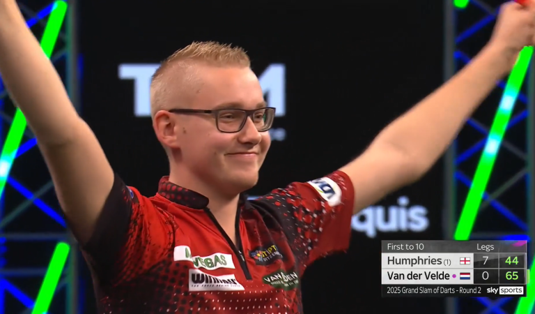 Fléchettes | Un joueur se transforme en héros pour une raison improbable