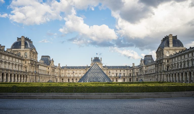 Ce mot de passe à 6 lettres qui plonge le Louvre dans la légende