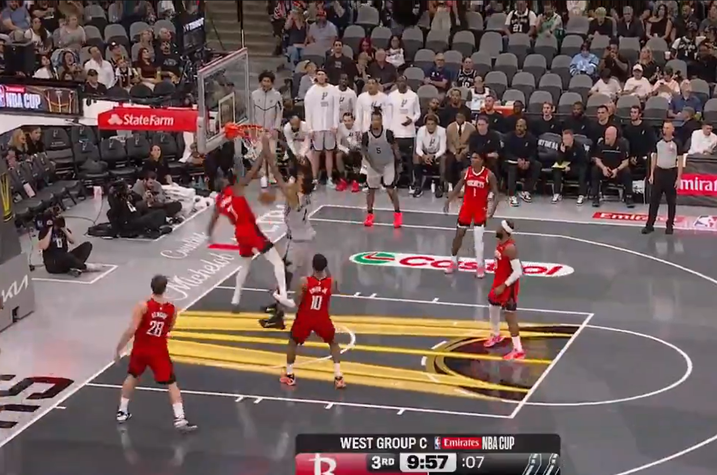 Wembanyama envoie un dunk destructeur sur Kevin Durant [VIDEO] - FFL