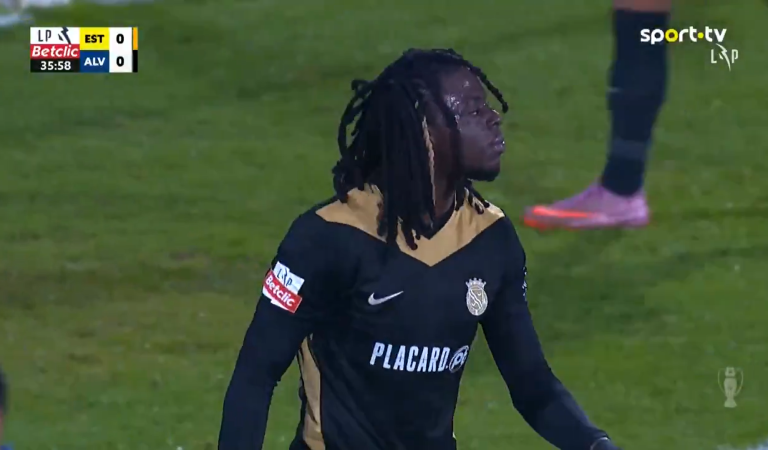 Football | Il inscrit un doublé d&rsquo;anthologie, mais contre son camp