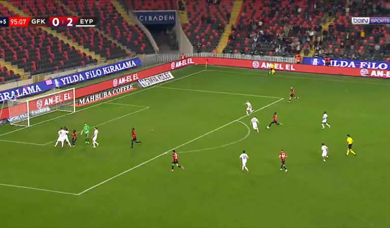 Football | Une bagarre éclate, et ce qui suit est à peine croyable