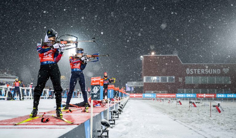 Les Françaises inventent le double triplé en biathlon