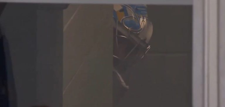 Hockey sur Glace | Le cache-cache lunaire du gardien des Saint-Louis Blues.