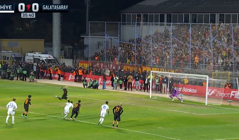 Football | Mauro Icardi rate 2 pénaltys iconiques en moins de 2 minutes