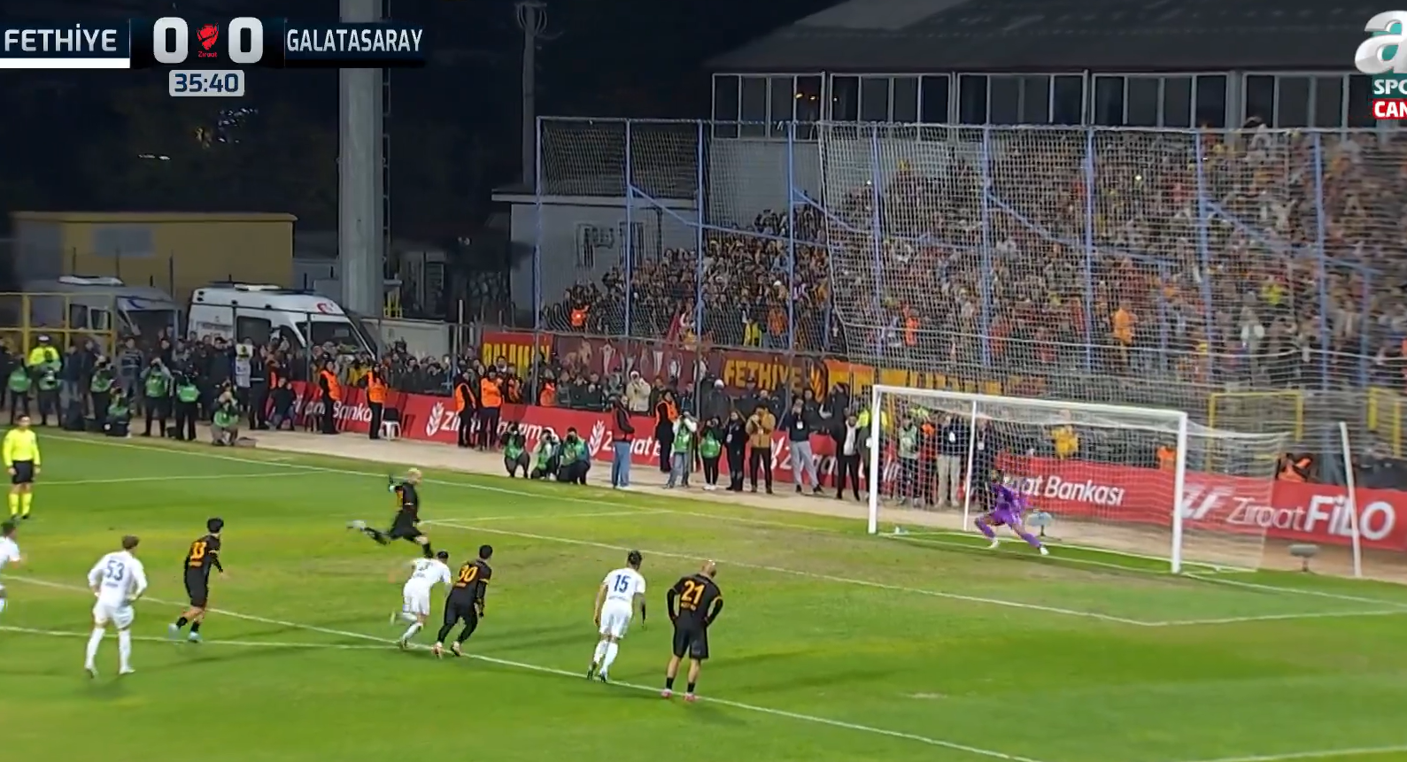 Football | Mauro Icardi rate 2 pénaltys iconiques en moins de 2 minutes