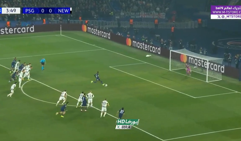 Ousmane Dembélé rate un pénalty au bout de 3 minutes en Ligue des Champions