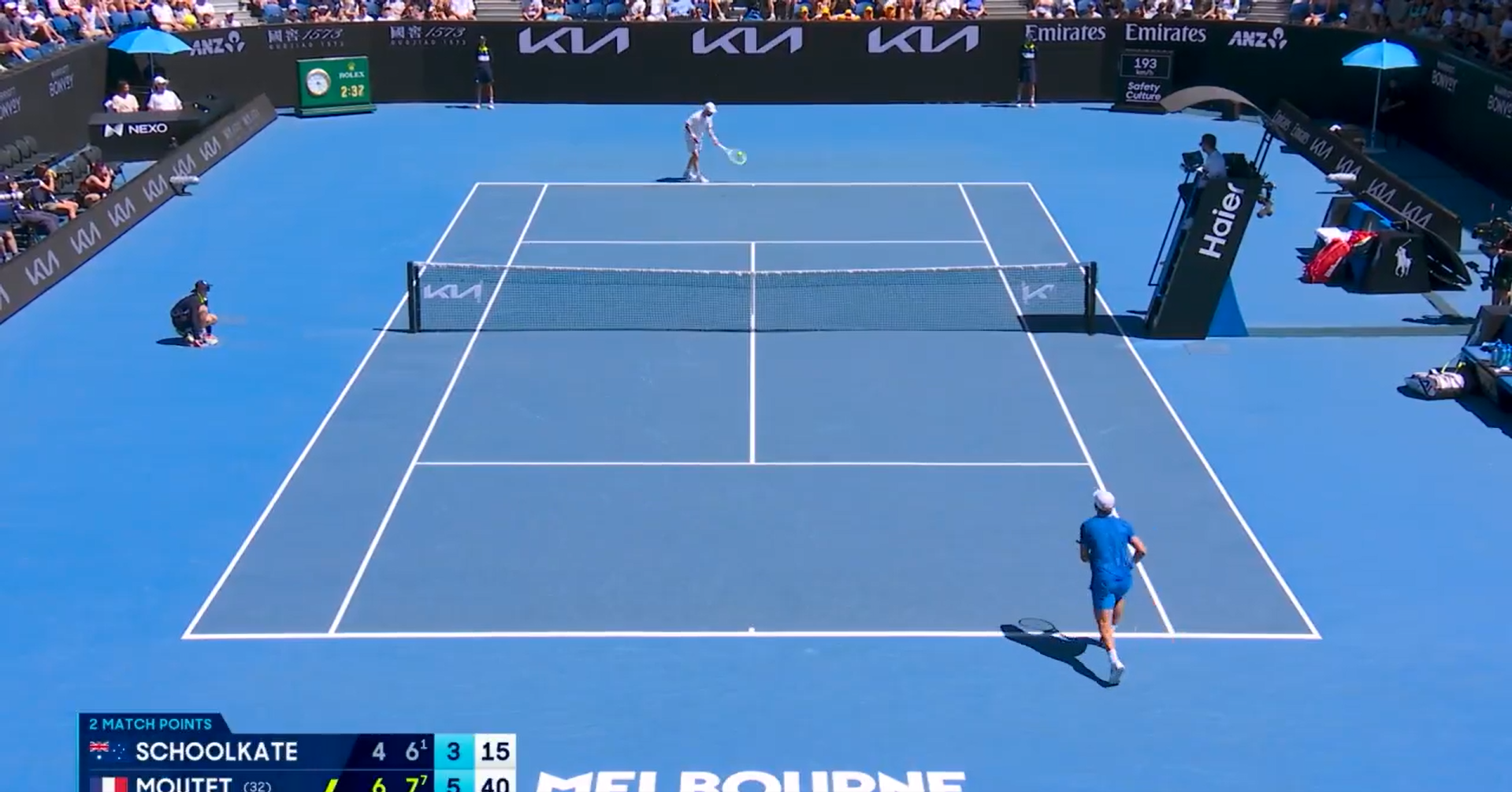 Le service à la cuillère improbable de Corentin Moutet sur balle de match