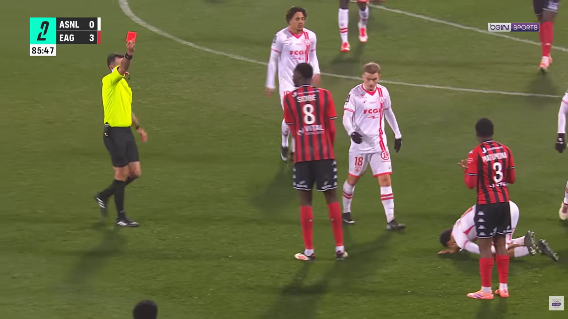 Football | Le carton rouge lunaire de Guingamp au bout de 41 secondes !