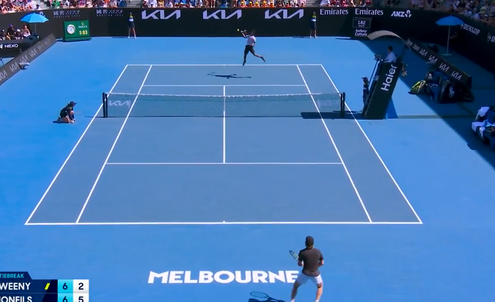 Gaël Monfils réalise un coup insolent qui fait bondir le public