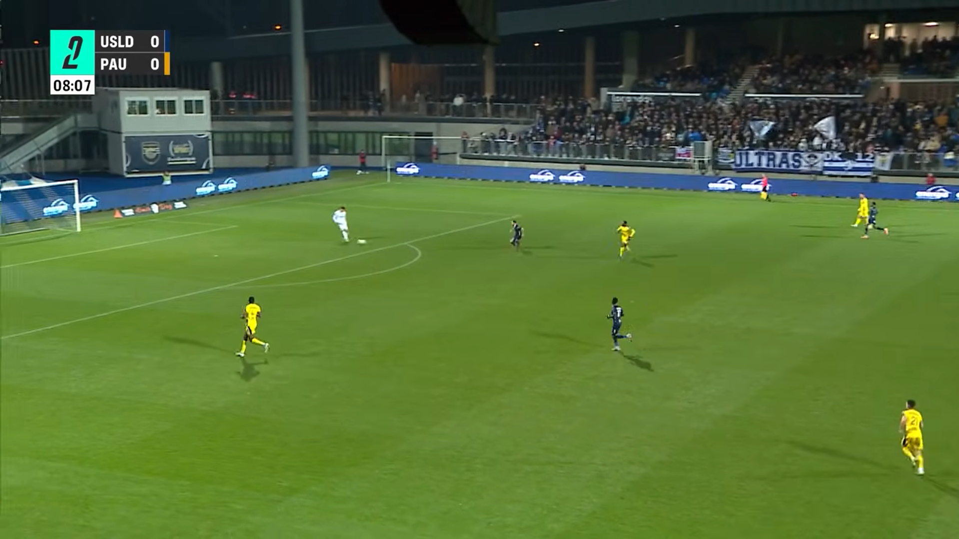 Football | La gaffe sublime du gardien de Pau en Ligue 2