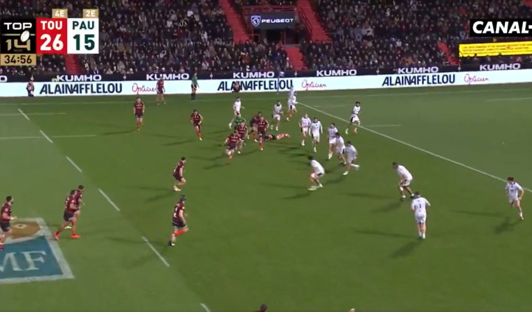 Le jeu au pied incompréhensible de Thomas Ramos avec le Stade toulousain