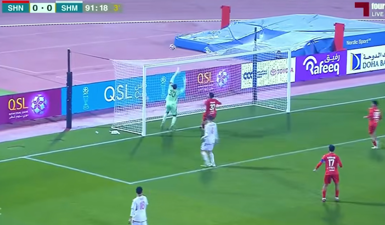 Football | La boulette improbable de ce gardien à la dernière minute !