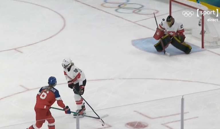 Jeux olympiques | Cette gardienne de hockey signe un arrêt réflexe impensable