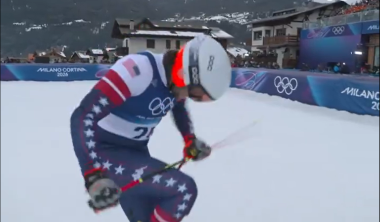 Jeux olympiques | Il tente de casser son bâton à l&rsquo;arrivée, mais échoue avec brio