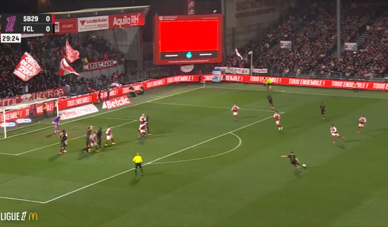 Football | Pablo Pagis défie les lois de la physique avec une frappe de l&rsquo;espace