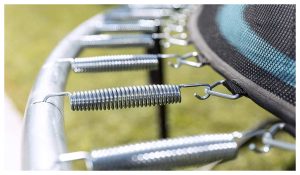 comment fixer un trampoline au sol