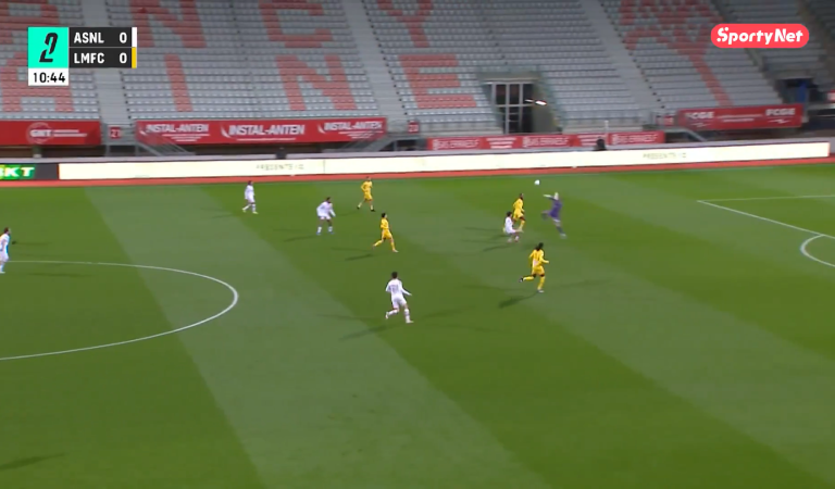 Football | La boulette déjà iconique du gardien du Mans en Ligue 2