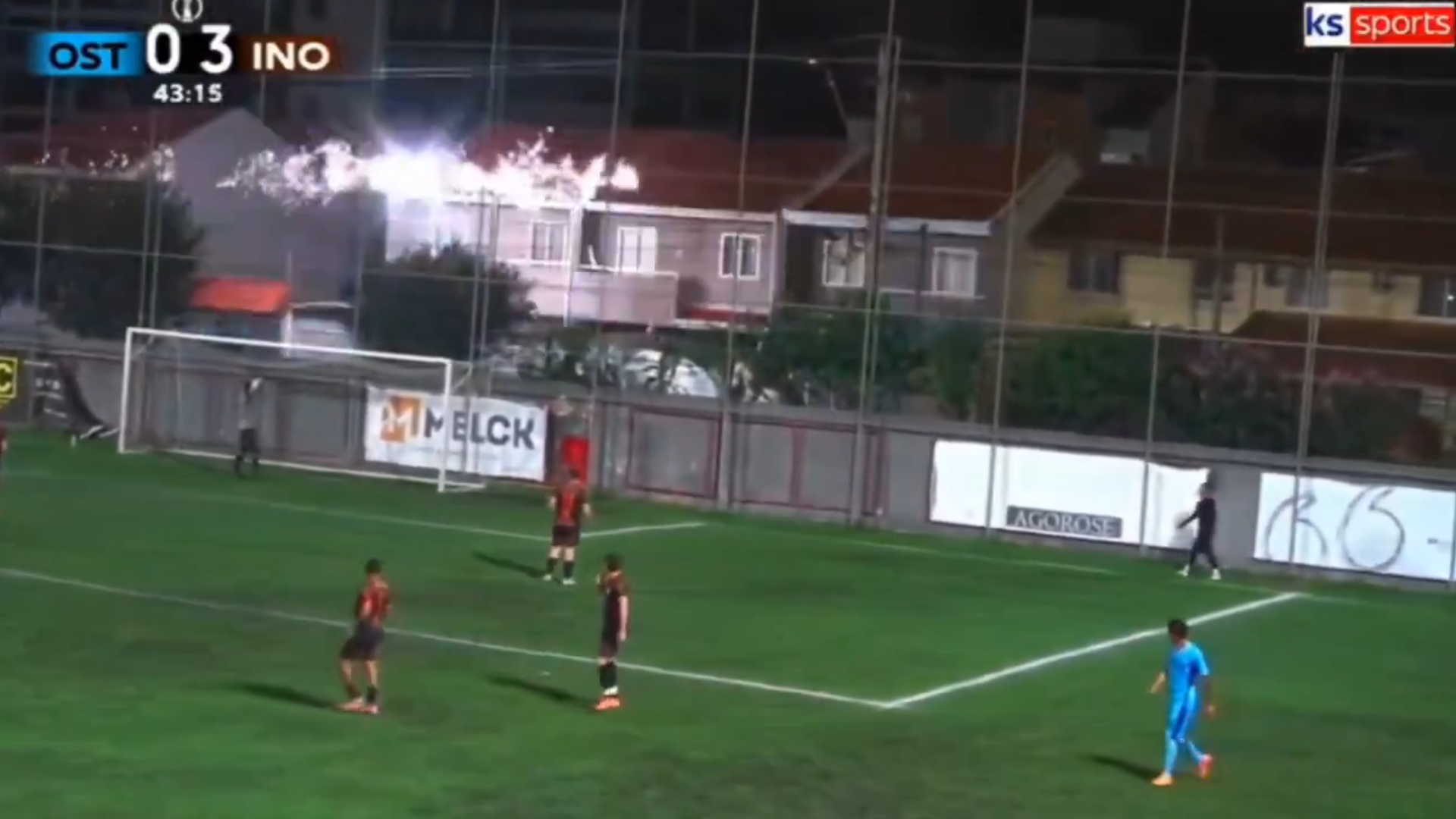 Football | Il rate sa frappe et provoque un court-circuit autour du stade