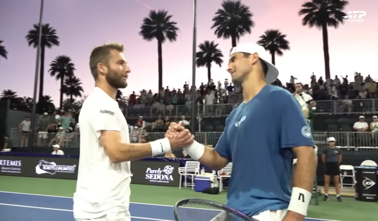 Le sublime lancer de raquette en dehors du court de Corentin Moutet