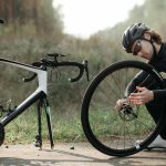 FFL - Les meilleurs DNF de nos abonnés. Cycliste qui remet sa roue