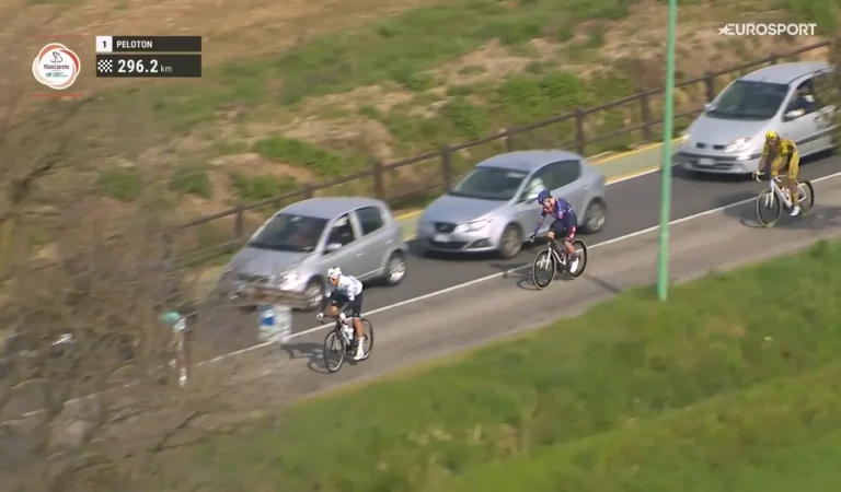 Milan-San Remo | L&rsquo;échappée sème le peloton, mais se trompe de route