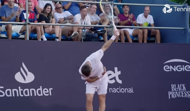 Arrêtez tout, Corentin Moutet nous offre la double faute de l’année !