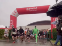 Trail | Le chef-d'œuvre inadmissible de Théo Détienne en costume vert