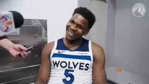 Anthony Edwards a raté le début de match pour une raison surprenante