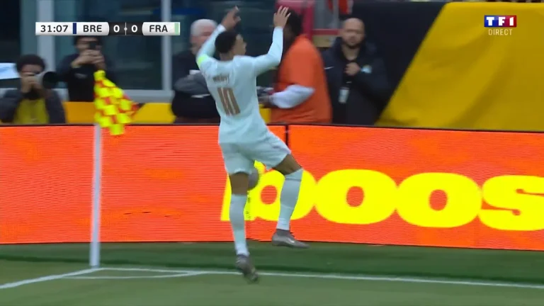 Mbappé ouvre le score face au Brésil