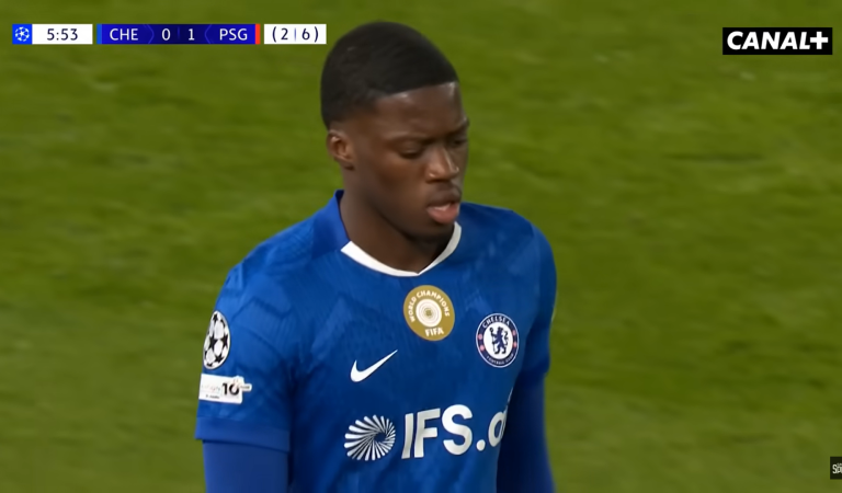 Mamadou Sarr entre dans l&rsquo;histoire avec une double lose surréaliste