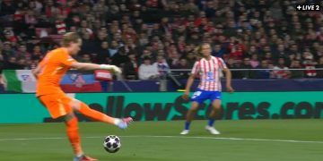 Antonin Kinsky foire son dégagement en Ligue des Champions