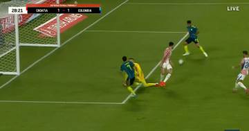 Luis Suarez rate l'immanquable