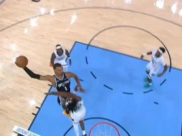 Victor Wembanyama se venge sur un adversaire