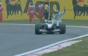 Mika Hakkinen abandonne à 5 virages de l'arrivée